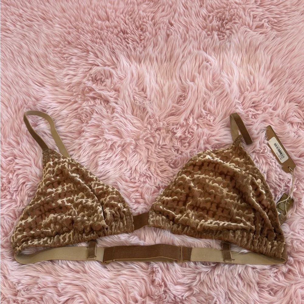 NWT SKIMS LOGO VELVET TRIANGLE‎ BRA
